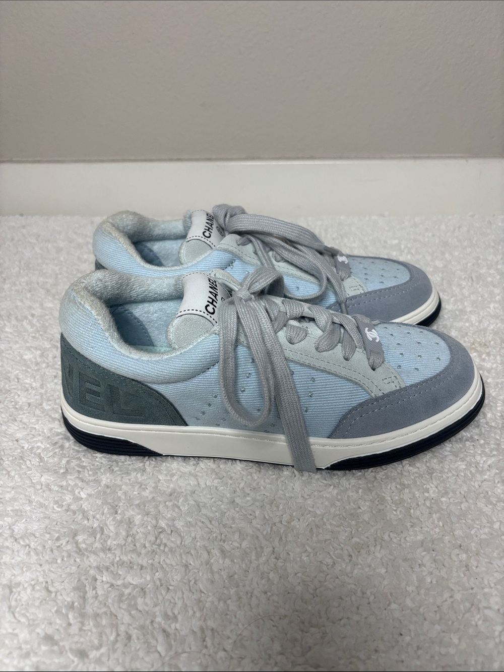 CHANEL authentic 2022 spring/summer Light Blue/Gray women’s 7.5 Low-Top Sneakers - Picture 4 of 7